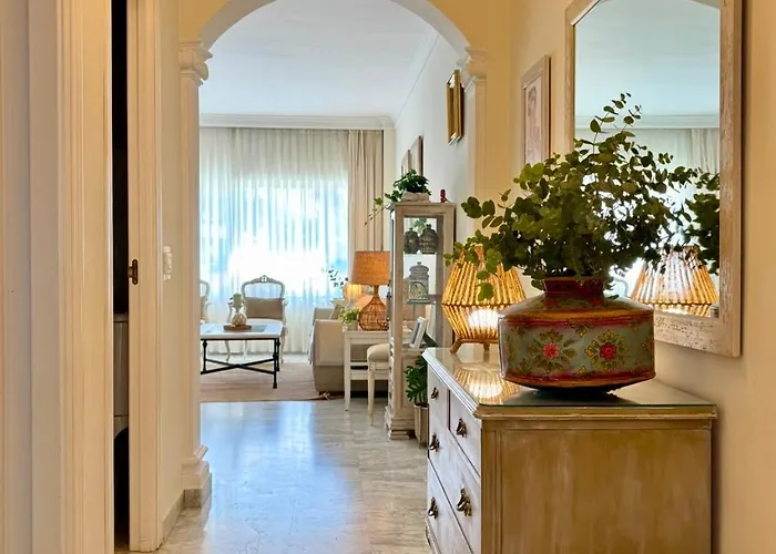 Playa Rocio Calm Beachfront Apartment- 2bdr Apartament Marbella