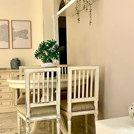 Apartman Playa Rocio Calm Beachfront Apartment- 2bdr Marbella