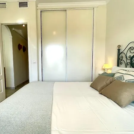 Playa Rocio Calm Beachfront Apartment- 2bdr Lägenhet Marbella