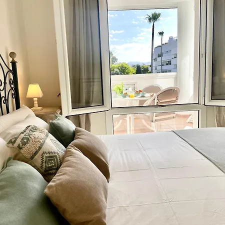 Playa Rocio Calm Beachfront Apartment- 2bdr Marbella