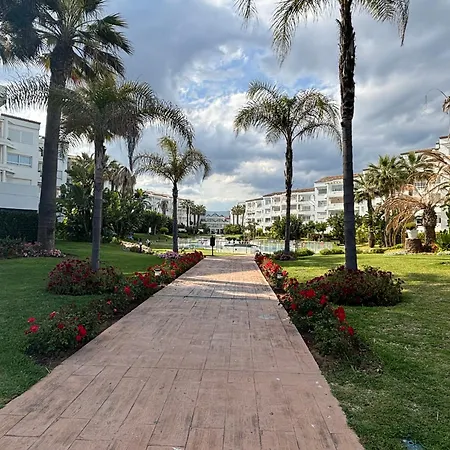 Апартаменты Playa Rocio Calm Beachfront Apartment- 2bdr *