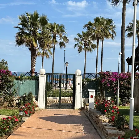 Апартаменты Playa Rocio Calm Beachfront Apartment- 2bdr Марбелья