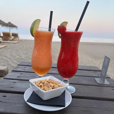 Playa Rocio Calm Beachfront Apartment- 2bdr Appartement