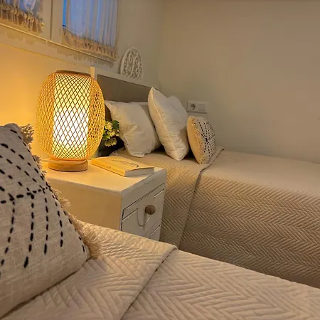 Апартаменты Playa Rocio Calm Beachfront Apartment- 2bdr *