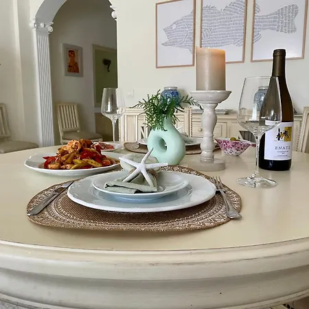 Апартаменти Playa Rocio Calm Beachfront Apartment- 2bdr *