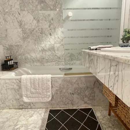 Playa Rocio Calm Beachfront Apartment- 2bdr Марбелья